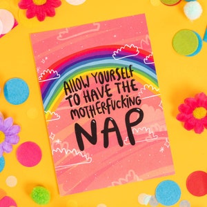 Carte postale Permettez-vous de faire la sieste - Katie Abey - Imprimé arc-en-ciel - Impression amusante