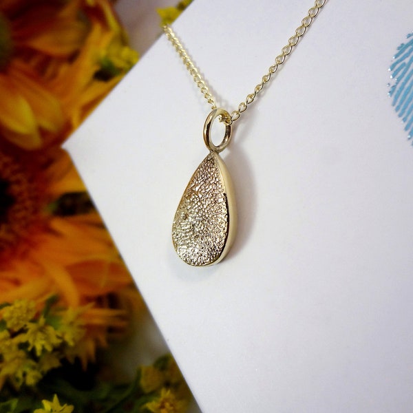 Paw Pad Texture Tear Drop Pendant in 9ct Gold