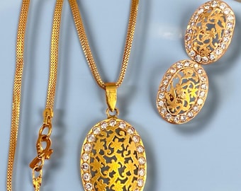 Estate Solid 22K Yellow Gold Oval Design Fancy Earrings and 25” Necklace Pendent Set 18 Grams!