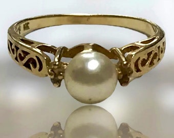 VINTAGE 14K Yellow Gold 6mm Pearl and Diamond Ring Size 6