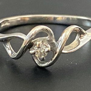10k White Gold Diamond Accent Ring Size 7 GORGEOUS!