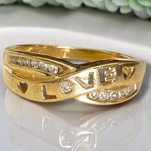 Estate Vintage 10K Yellow Gold DIAMOND Accent “LOVE” Band Ring Size 7 CUTE!