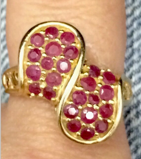 LOVELY Vintage 10K Yellow Gold RUBY Swirl Cluster… - image 4
