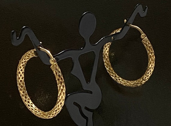 STUNNING 14K YELLOW GOLD 1" Mesh Hoop Earrings - image 1
