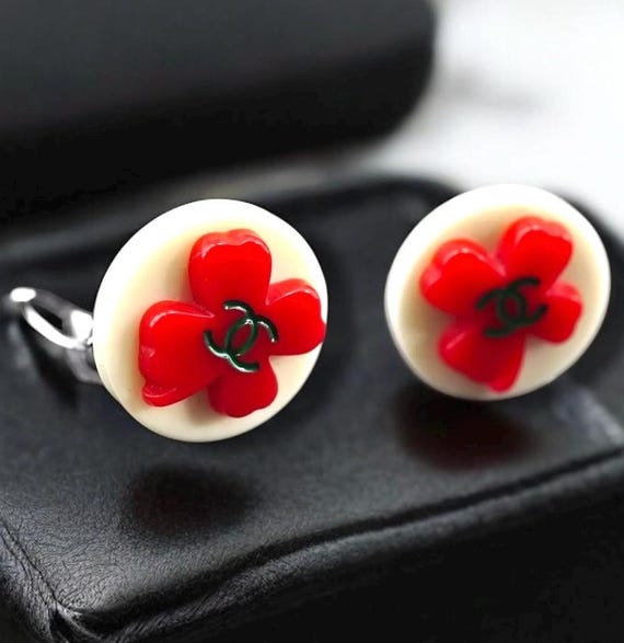 Estate Authentic CHANEL Red Clover White CC BUTTON Style  display picture 3