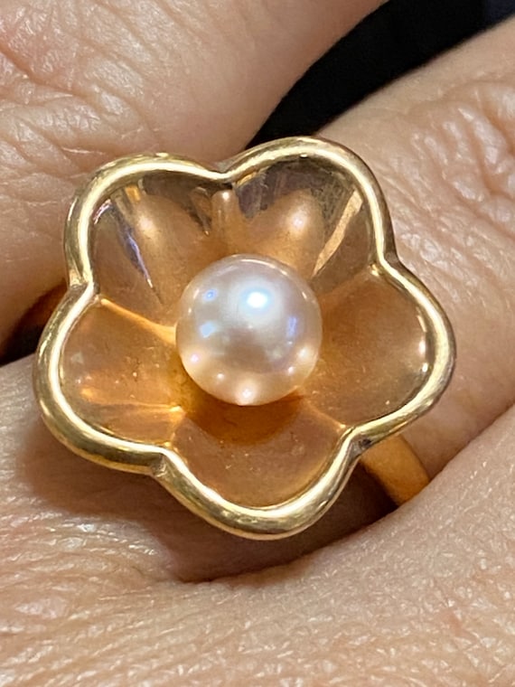 VINTAGE 14K ROSE Gold 6mm Pearl Flower Ring Size 8 - image 3