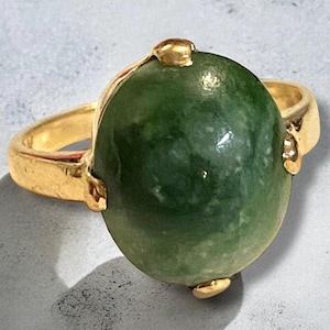 AMAZING Estate Vintage 14K Yellow Gold Oval Green Jade Ring Size 4.25