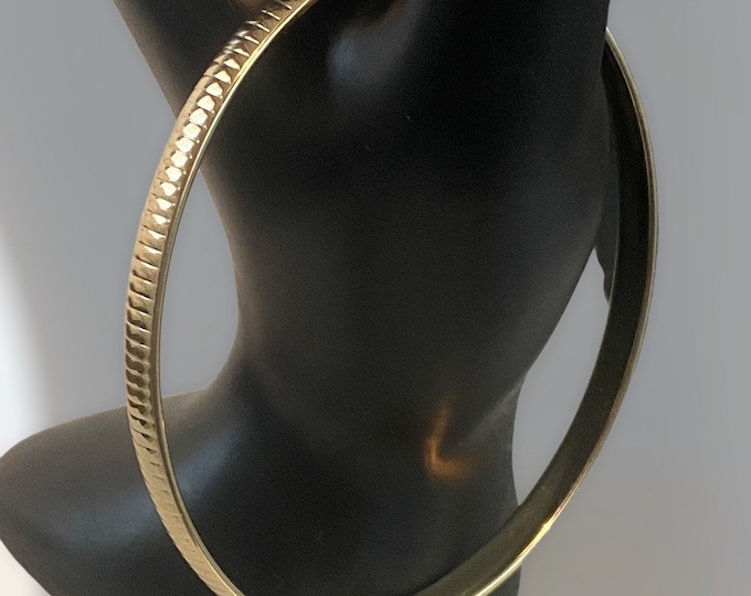Vintage 22k Yellow Gold Diamond Cut Bangle Lavish Engraving Quality