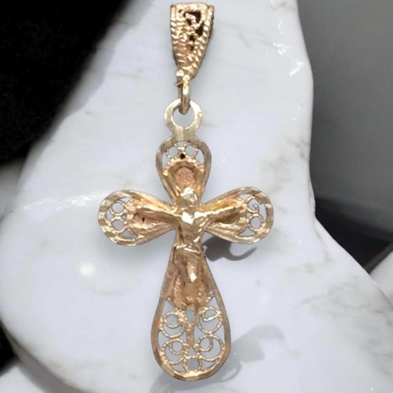 Vintage 14K Yellow Gold Filagree Cross - image 9