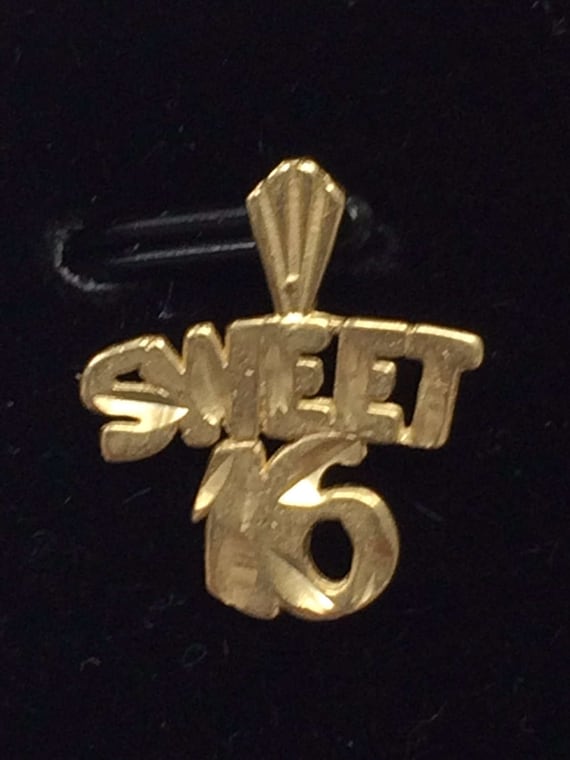 BEAUTIFUL 14K Yellow Gold "SWEET 16" Charm Pendant