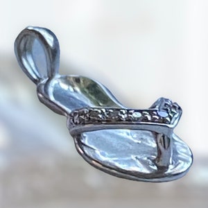BEAUTIFUL Solid 14K White Gold Diamond FLIP FLOP Sandal Beach Charm Pendant