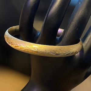 Gorgeous Estate 14K Yellow Gold Etched 9mm Wide Bangle Bracelet!