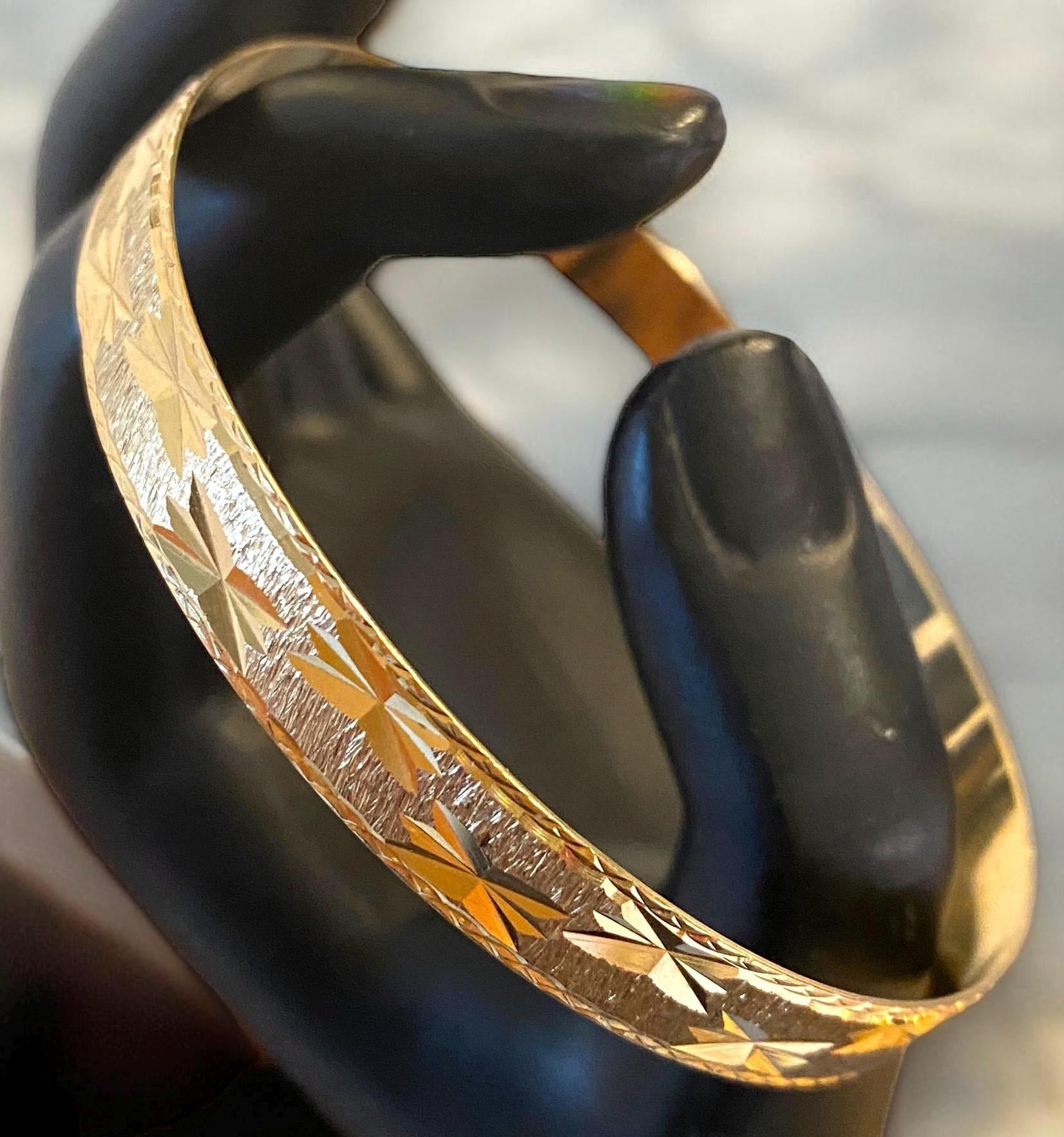 Vintage 14k SOLID Yellow Gold 8mm Wide Etched Bangle Bracelet 8.25