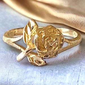 BEAUTIFUL Vintage Michael Anthony 14K Yellow Gold Rosebud Ring Size 6.25