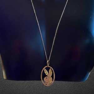 Vintage 14K Yellow Gold Oval Playboy Bunny Charm Pendant 20” Cable Chain Necklace