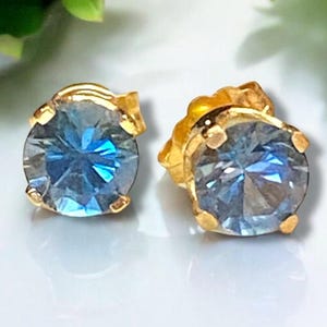 BEAUTIFUL 14k Yellow Gold 1 CTW Blue Topaz Stud Earrings!