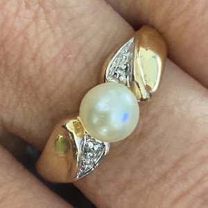 Vintage Gorgeous 14K Yellow Gold 6mm PEARL DIAMOND Ring Size 7.75