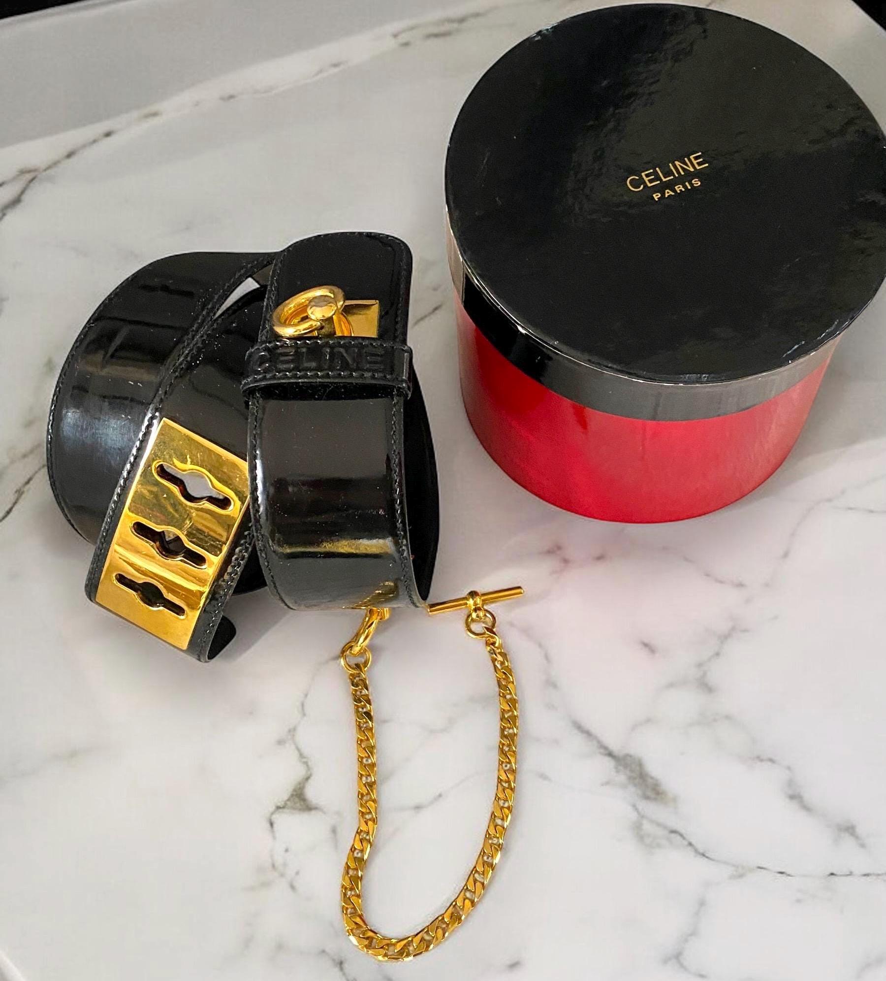 CELINE ブラックベルト ゴールド 75 Celine Size 75 Medium Triomphe Belt in Smooth Calfskin Black GHW