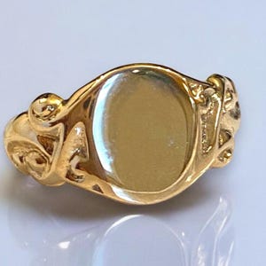 BEAUTIFUL Vintage 14k Yellow Gold Polished Engravable Signet Ring Size 7.5