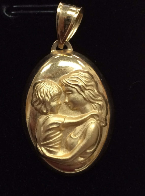 mother and child pendant gold