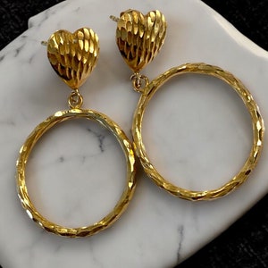Pretty Vintage 14k Yellow Gold Heart Hammered Dangle Hoop Earrings!