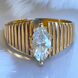 Gorgeous Vintage 10K Yellow Gold Marquise 1 CTW CZ Engagement Ring Size 7.75