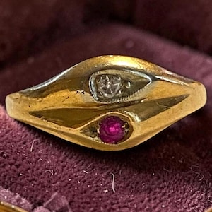 Beautiful Vintage Estate 14K Yellow Gold Ruby Diamond Accent Ring Size 4.5