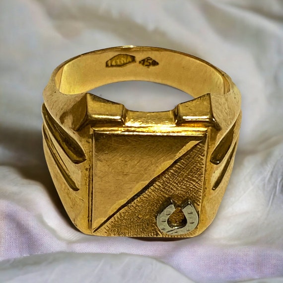 USA Pawn - FAKE GOLD ALERT. If this ring is offered to you at a gas station  or in a random location. Do not buy it! These are fake and sold by