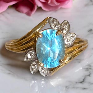 Stunning 10k Yellow Gold Oval Aquamarine and Diamond Ring Size 7