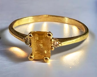 VINTAGE Dainty 10K Yellow Gold Emerald Cut Citrine Diamond Ring Size 6.75