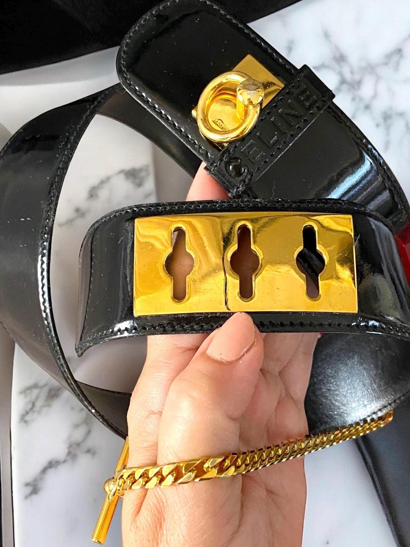 美品CELINE セリーヌ　ブラック　ベルト　ロゴ　金色の凱旋門クラシックベルト CELINE Waist Belt logo Gold Bukle Horse Carriage Black women