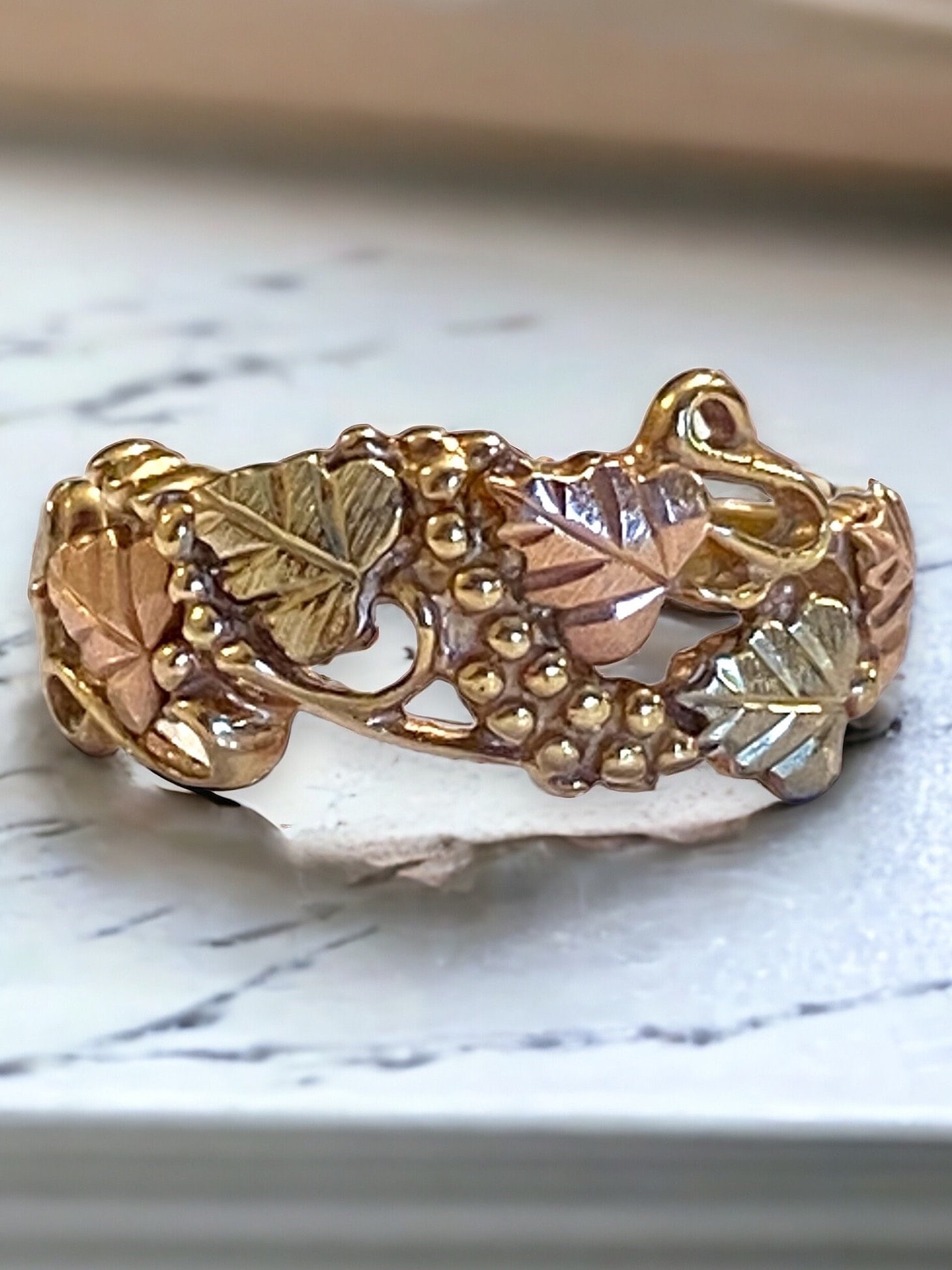 GORGEOUS Vintage Solid 10k Multi Tone Gold Grapevine Design Band Ring ...