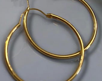 Pretty Vintage 14K Yellow Gold 1” Classic Lightweight Hoop Earrings!