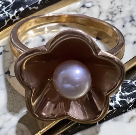 VINTAGE 14K ROSE Gold 6mm Pearl Flower Ring Size 8 - image 2