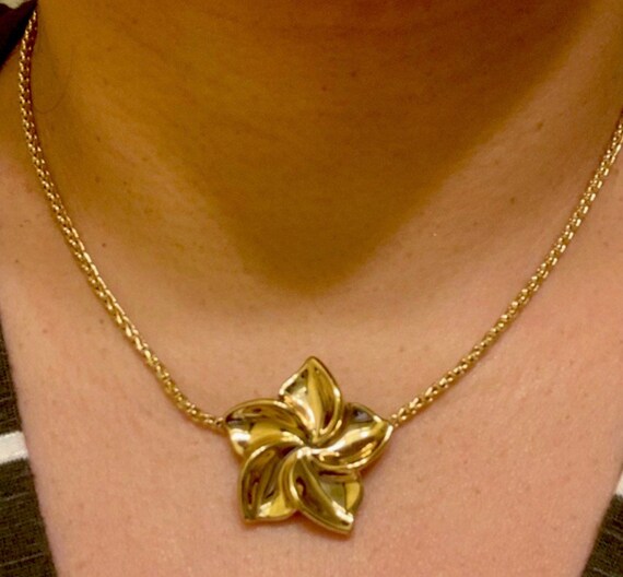 Gorgeous 14K Yellow Gold Large Plumeria Flower Pe… - image 7