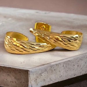 GORGEOUS Vintage 14K Yellow Gold Hammered Half Hoop Pierced Earrings