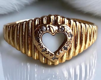 ☆送料・関税込☆VINTAGE HOLLYWOOD★Petit Heart Charm Ring★ Vintage 14K Yellow Gold Scalloped Diamond Heart Ring Size