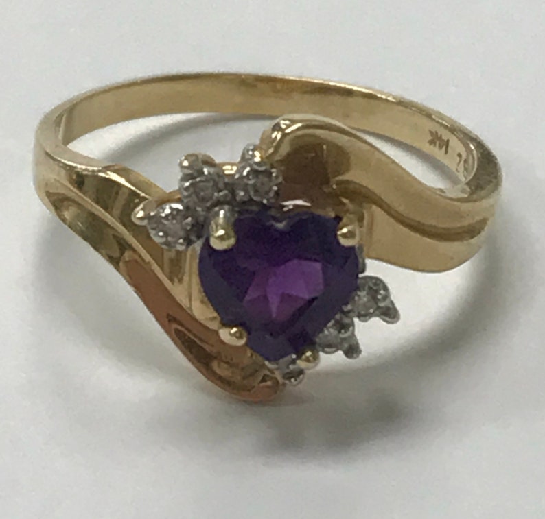 PRETTY 14K Yellow Gold Amethyst and Diamond Heart Ring Size 7.25
