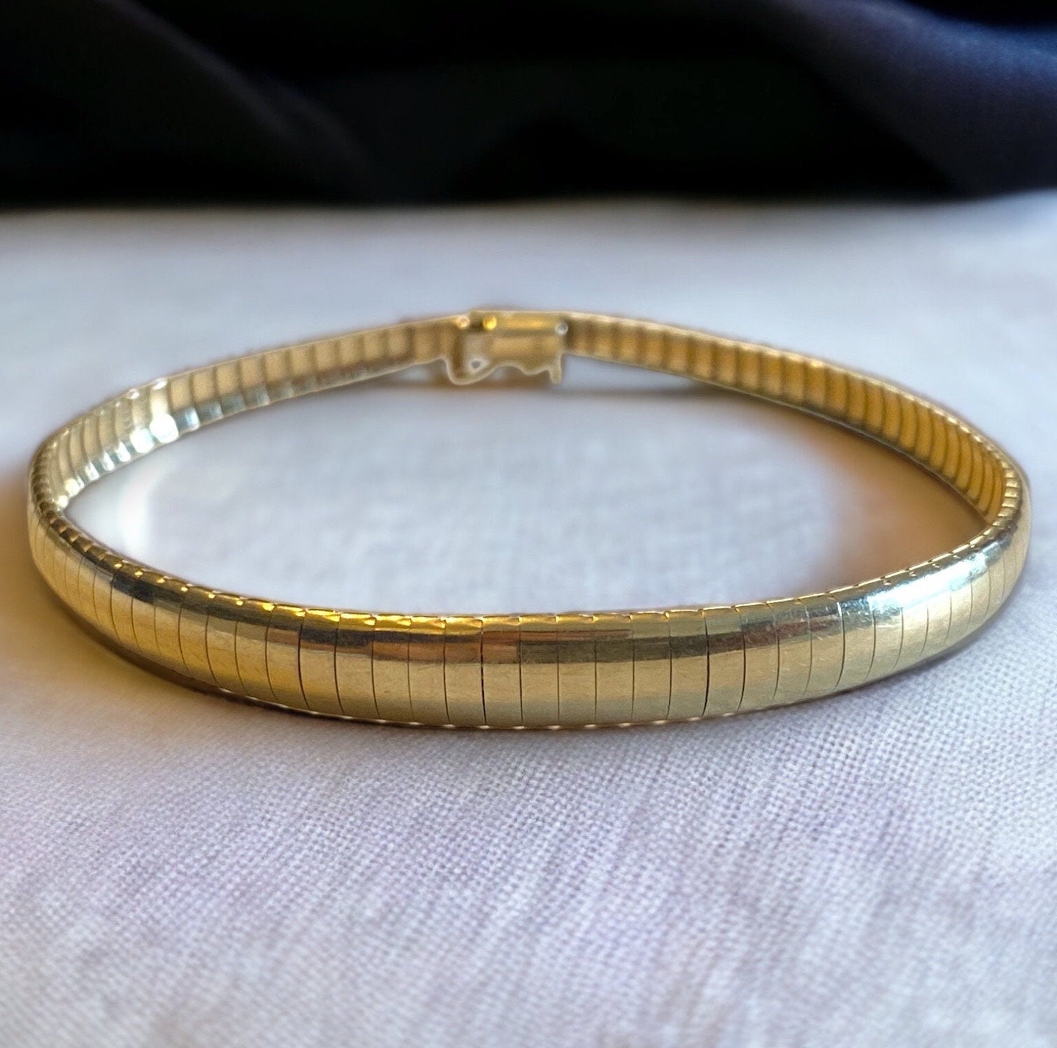 Beautiful 14K Solid Yellow Gold Graduated Omega 7.25 Vintage Bracelet