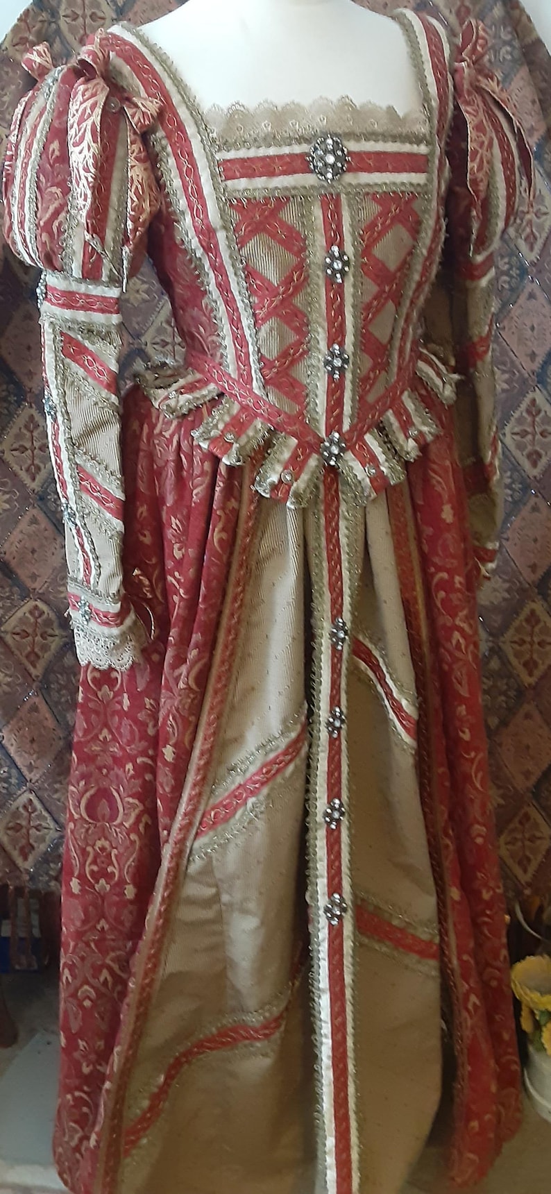 Elizabethan Renaissance Gown. Skirt, Bodice, Partlet, Caplet and ...