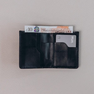 Super Slim Bi-Fold Wallet – Schwarz Minimalistisches Leder Portemonnaie Handgefertigtes Herren Wallet