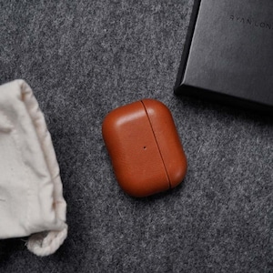 Leather AirPods Pro 2nd Gen Case – Saddle Brown Handmade Premium Leather Cover Protective Apple AirPods Case Stylish Tech Gift