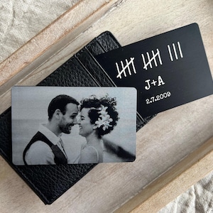 Gravierter Metalleinsatz für Geldbörsenkarten mit Foto – das perfekte Geschenk für Ihn | Personalisiertes Jahrestagsgeschenk | Einzigartiges Geschenk für Sie | Hochzeitsfoto