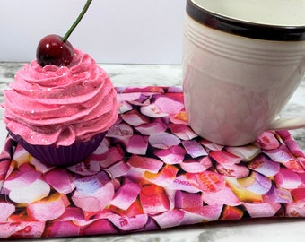 Hearts Mug Rug: Valentine's Day Table Mat