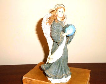 Aquarius Angel, Boyds Bear & Friends Folkstone. The Dawning Angel Looking Up Holding the World. 4E Figurine 28212