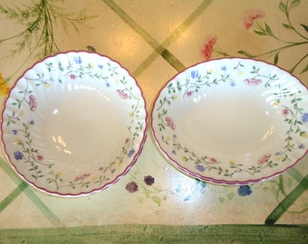 Bol para servir verduras Summer Chintz de JOHNSON BROTHERS. Disponible en forma redonda u ovalada.