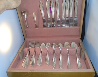 Silverware 52 PCs, Wm Rogers Reinforced Plate AA IS, STARLIGHT. 8, Knives, Forks, Salad Forks, 14 Spoons,7 Soup, Ladle, Meat Fork , Cake