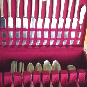 Rogers Bros Deluxe Silverplate Flatware 42 Piece, W.R. Keystone, Pattern; Alden 1931. This trademark Rogers Ltd part of Oneida 1929.