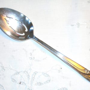 Pierced Serving Spoon, Holmes & Edwards Silver Plate, Floral Pattern. 8.75&quot; Very Fine Condition