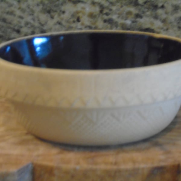 Stoneware Mixing Bowl / Ruckle's Pottery /Baking / Serving Bowl Vintage/ Inverted Picket Fence ~  3". tall, 7 ", dia. Charming brown bowl.